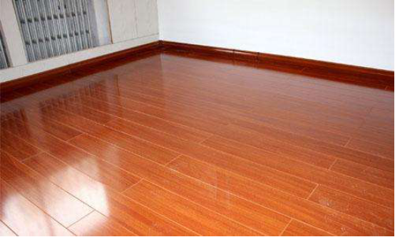 实木地板弯曲变形怎么办?还在担心实木地板弯曲变形?只要做到这些烦恼全无! 实木地板弯曲变形怎么办?还在担心实木地板弯曲变形?只要做到这些烦恼全无!